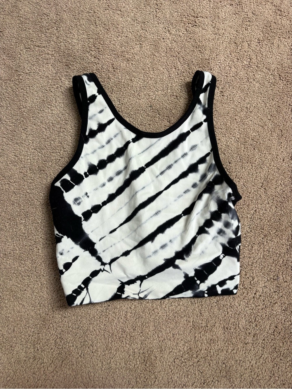 Colsie Black & White Tie-Dye Ribbed Crop Tank